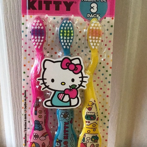 Firefly 3 Pack Hello Kitty Toothbrushes - Picture 2 of 9